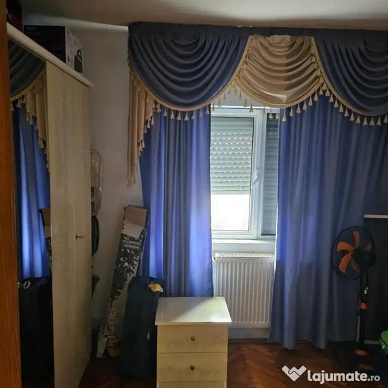 Apartament cu 3 camere semidecomandat în Broșteni