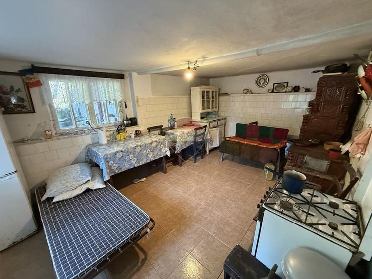 Casă individuală cu 5 camere cu Teren 1599 Mp în Vest