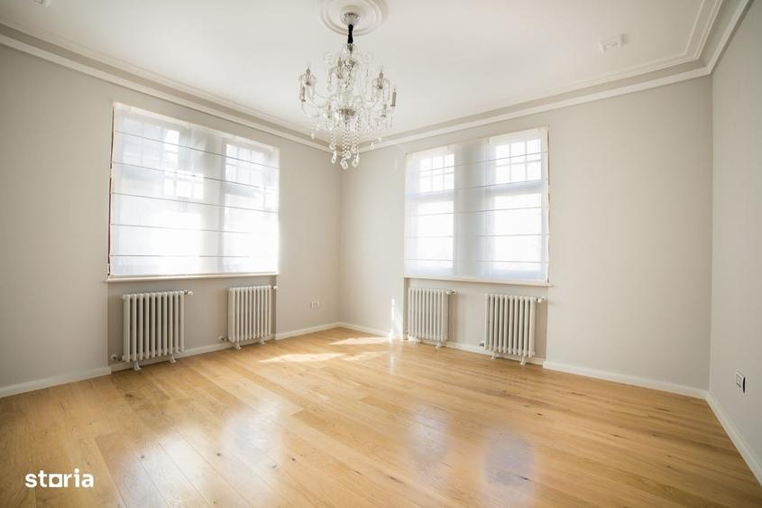Apartament cu 4 camere în Romană