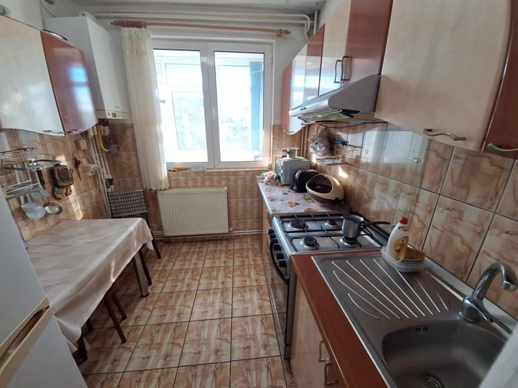 Apartament cu 2 camere semidecomandat, mobilat în Mazepa 1