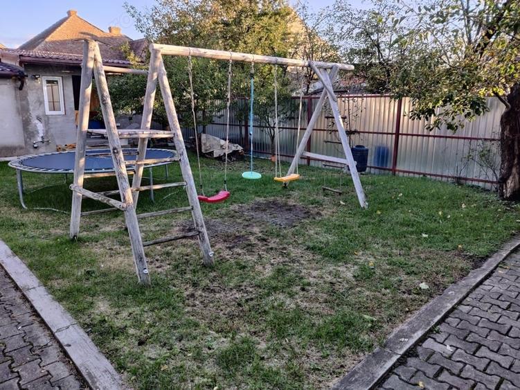Casă cu 4 camere în Piața Cluj