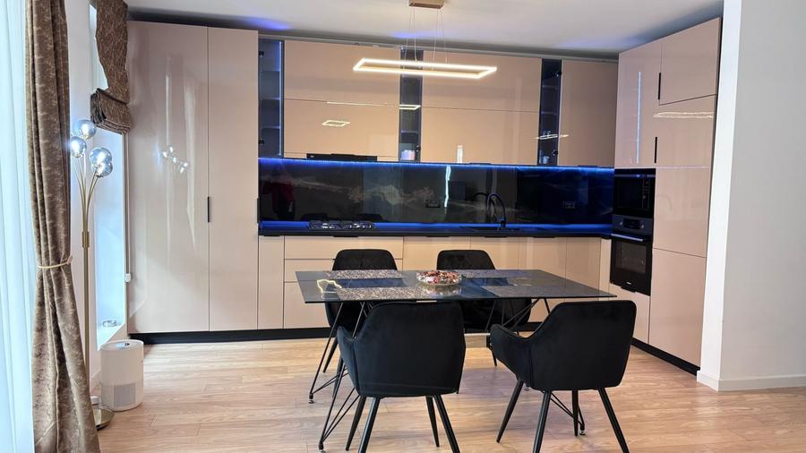 Apartament cu 3 camere semidecomandat, mobilat în Aviației