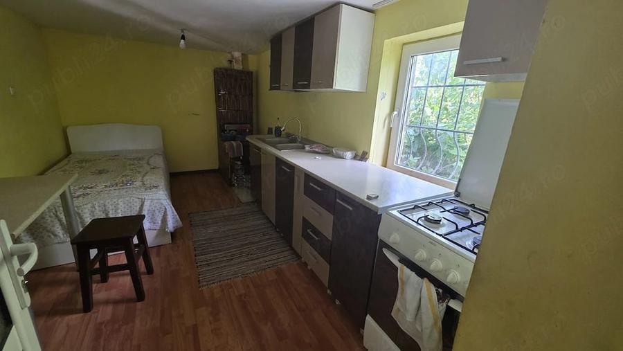 Casă cu 3 camere cu Teren 1900 Mp în Radovanu
