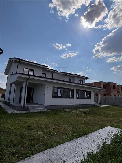 Duplex cu 4 camere cu Canalizare în Moșnița Nouă