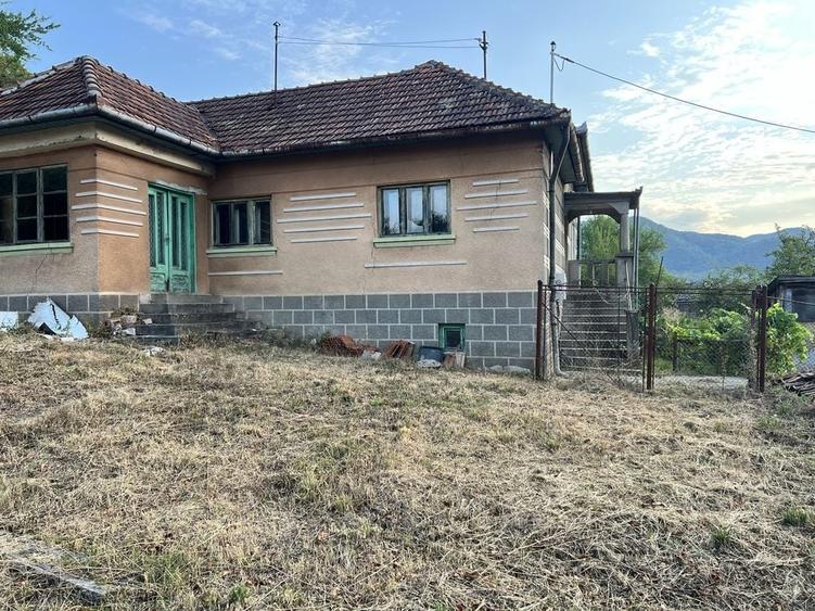 Casă cu 3 camere în Certeju de Sus