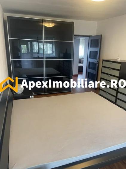 Apartament cu 3 camere semidecomandat în Titulescu