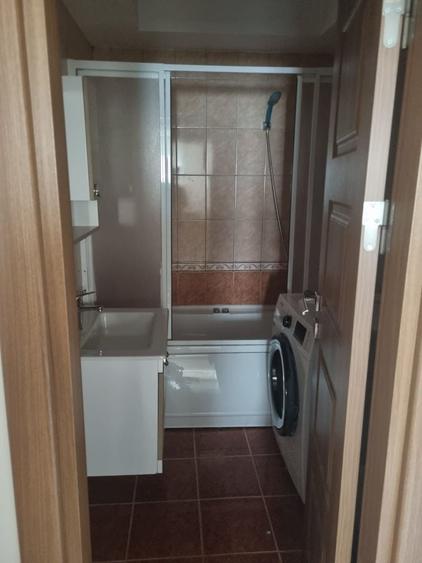 Apartament cu 3 camere decomandat în Runcu