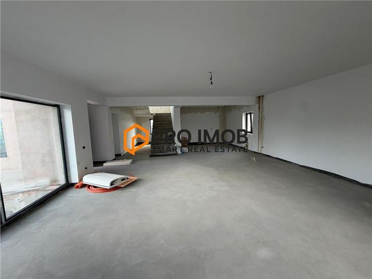 Casă individuală cu 6 camere cu Teren 376 Mp în Micro 14