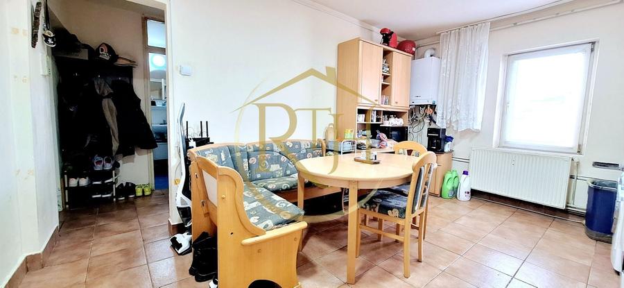 Apartament cu 3 camere semidecomandat în Girocului