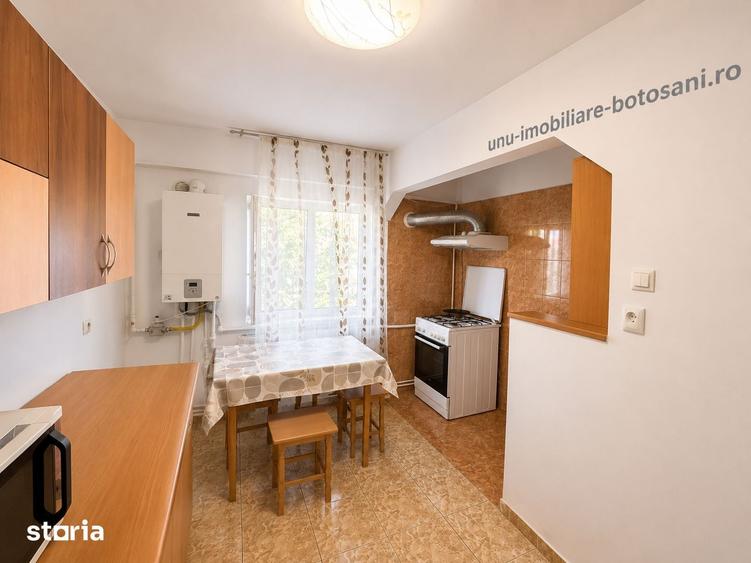 Apartament cu 3 camere decomandat în Central