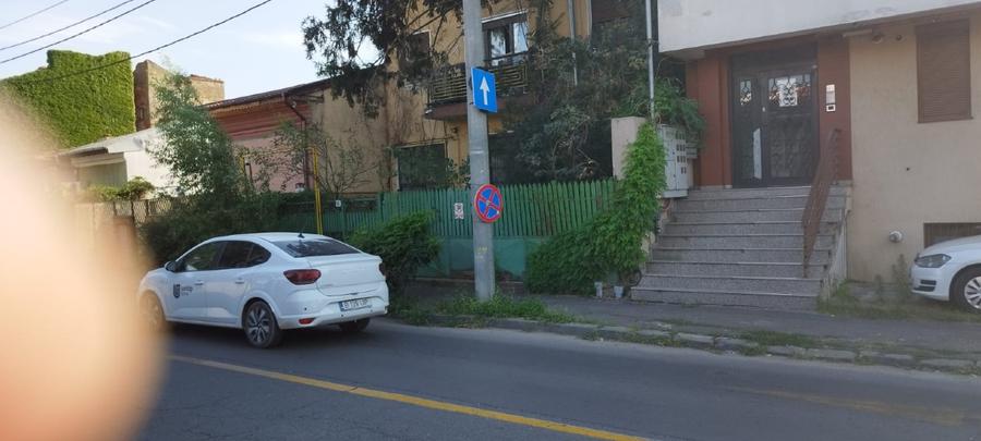 Garsonieră decomandată în 1 Mai
