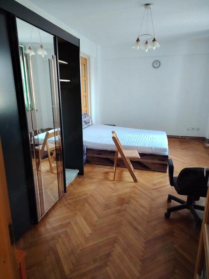 Apartament cu 4 camere decomandat în Zorilor