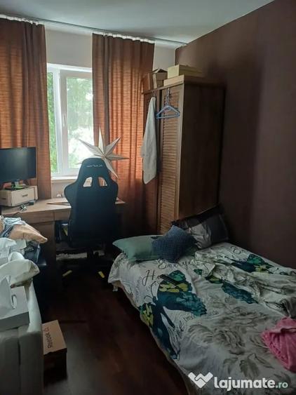 Apartament cu 3 camere semidecomandat în Splai Bahlui