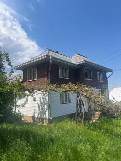 Casă cu 4 camere în Pârteștii de Jos