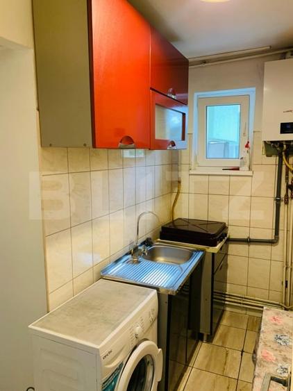 Apartament cu 3 camere semidecomandat, mobilat în Semicentral