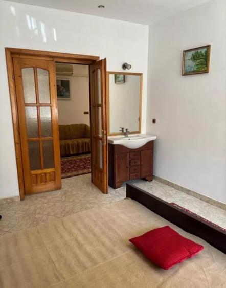 Casă cu 4 camere cu Teren 120 Mp în Trocadero