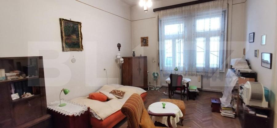 Apartament cu 5 camere semidecomandat, mobilat în Central