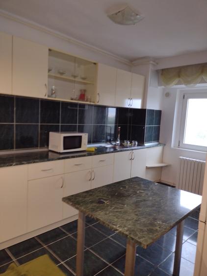Apartament cu 3 camere decomandat în Tomis III