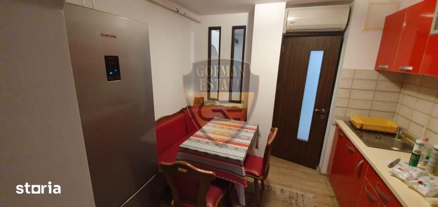 Apartament cu 3 camere decomandat în Delfinariu