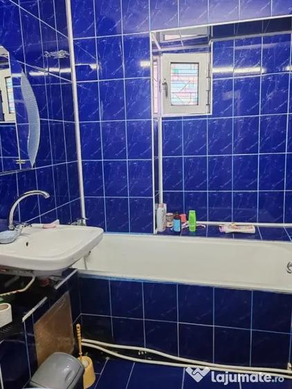 Apartament cu 3 camere decomandat în Traian