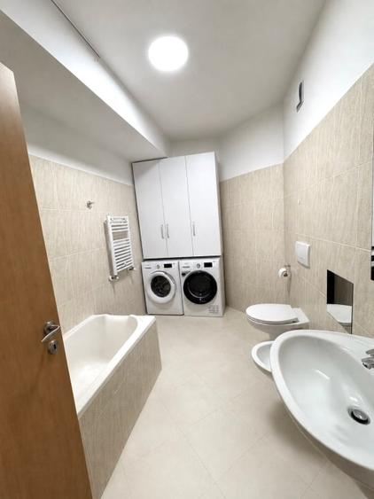 Apartament cu 3 camere semidecomandat, mobilat în Torontalului