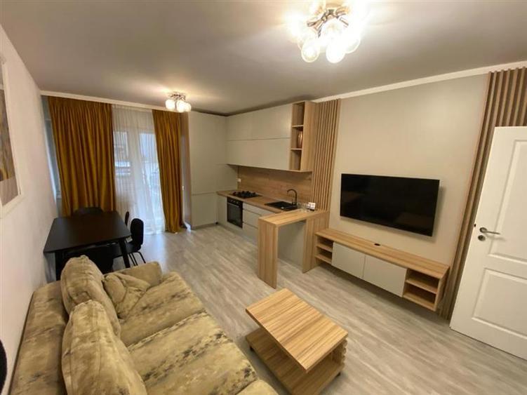 Apartament cu 2 camere decomandat, mobilat în Tractorul