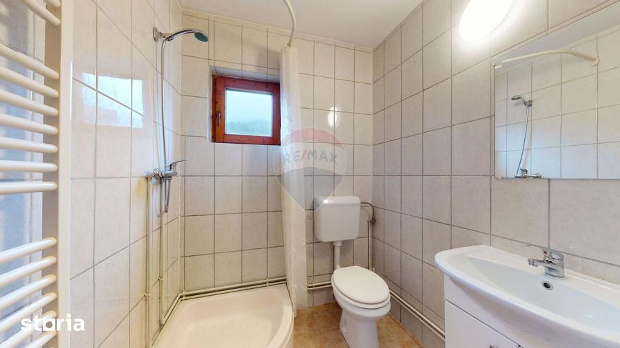 Casă cu 7 camere cu Teren 986 Mp în Plaiul Foii