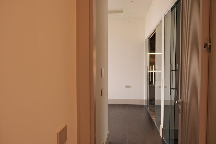 Apartament cu 4 camere decomandat în Barbu Văcărescu