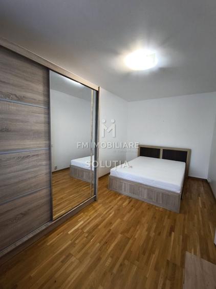Apartament cu 3 camere semidecomandat în Decebal