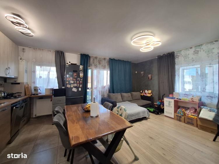 Apartament cu 3 camere semidecomandat în Florești