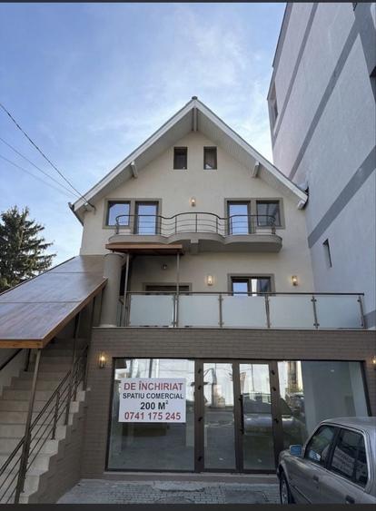 Spațiu comercial, de 400 mp, în Central