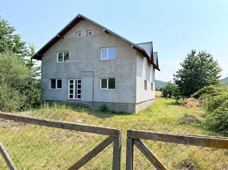 Casă cu Teren 5500 Mp în Central