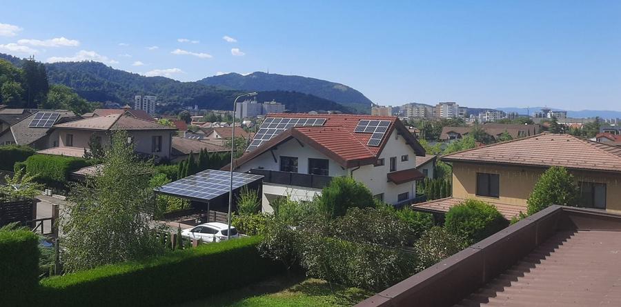 Casă individuală cu 5 camere cu Canalizare în Noua