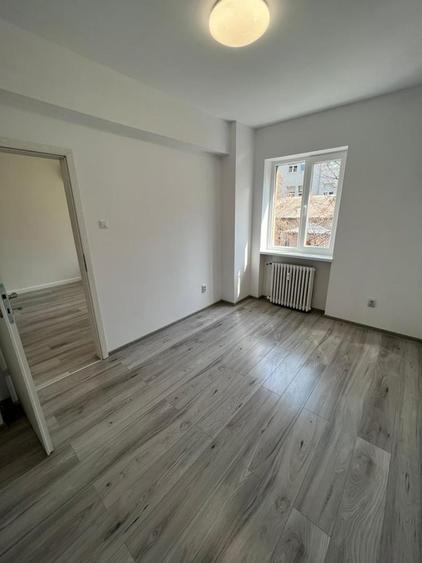 Apartament cu 2 camere semidecomandat în P-ța Victoriei