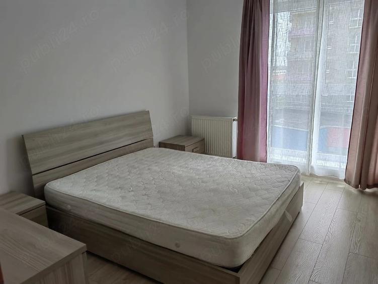 Apartament cu 2 camere decomandat în Tractorul