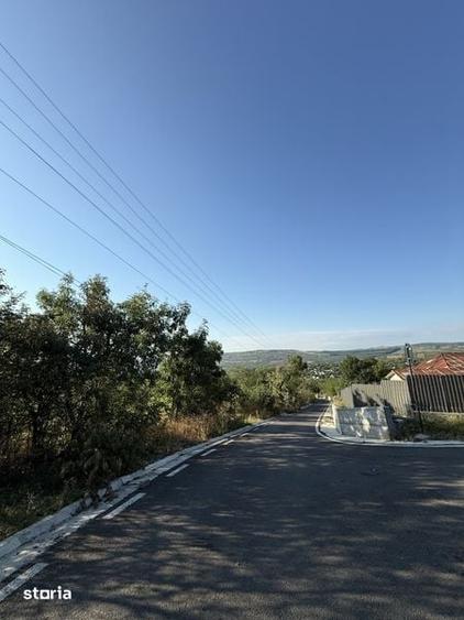 Casă cu 3 camere cu Teren 1100 Mp în Tomești