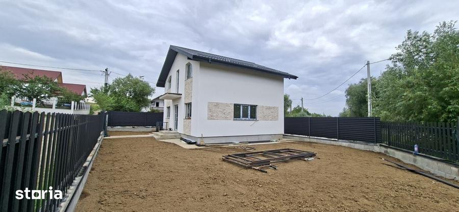 Casă cu 4 camere cu Teren 300 Mp în Holboca