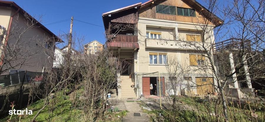 Casă cu 4 camere cu Teren 1000 Mp în Central