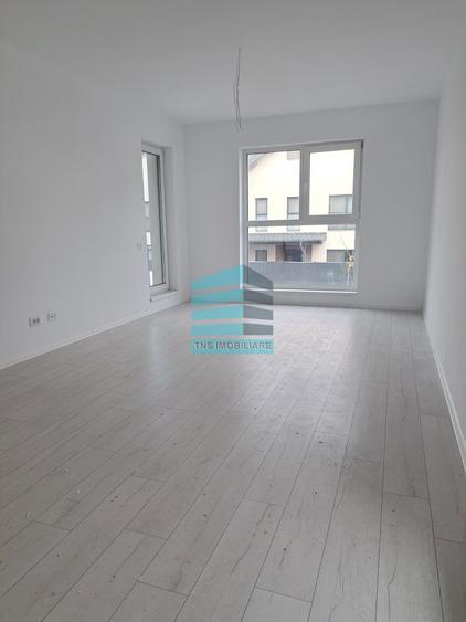 Apartament cu 4 camere decomandat în Titan