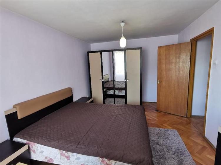 Apartament cu 2 camere semidecomandat, mobilat în Centrul Civic