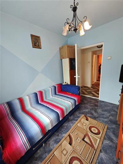 Apartament cu 4 camere decomandat în Aurel Vlaicu