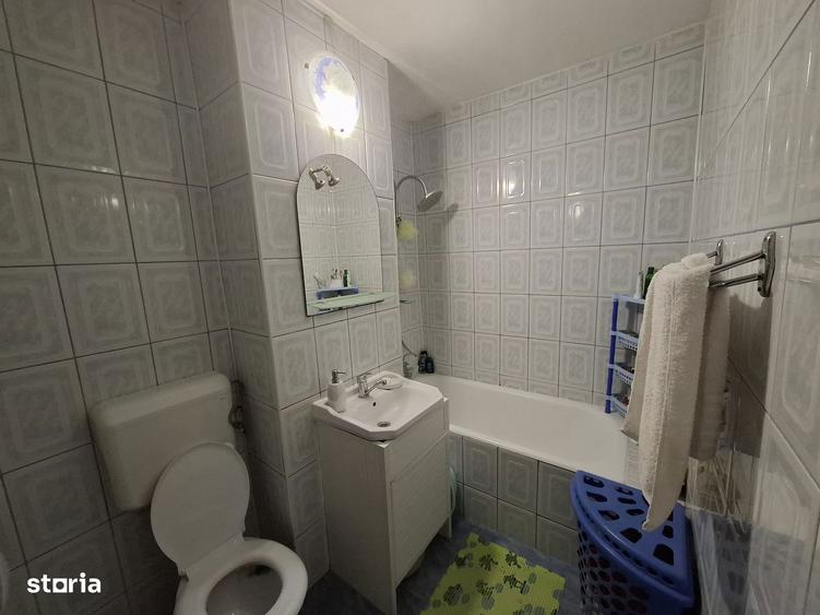 Apartament cu 3 camere semidecomandat în Mioriței