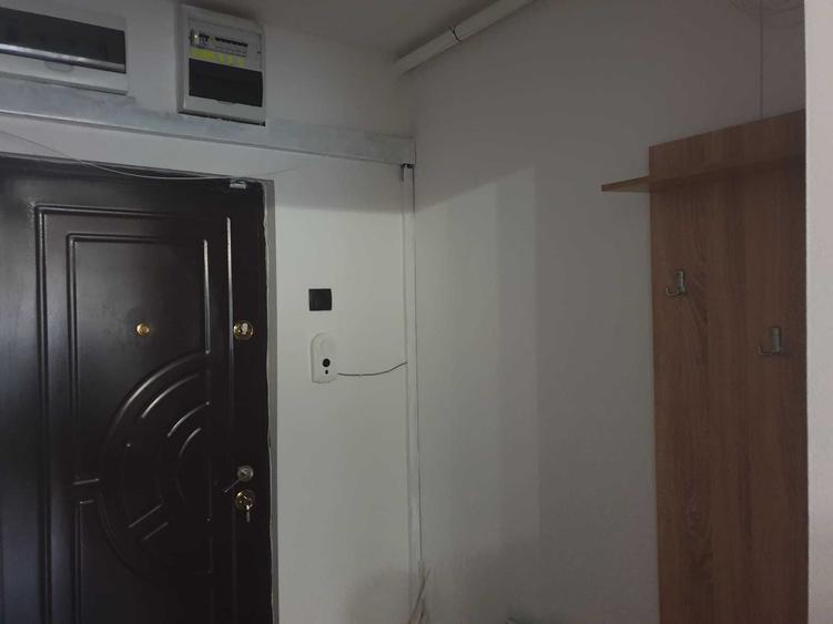 Apartament cu 2 camere semidecomandat în Berceni