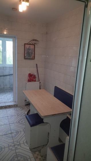 Apartament cu 3 camere decomandat, mobilat în Est