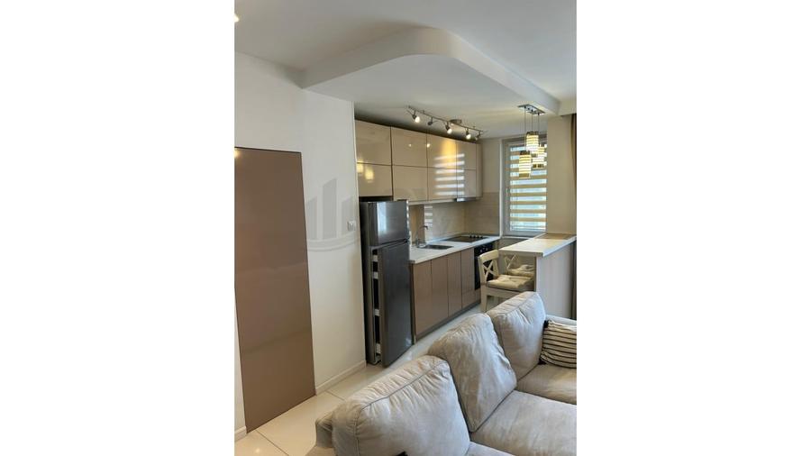Apartament cu 2 camere semidecomandat, mobilat în P-ța Universității