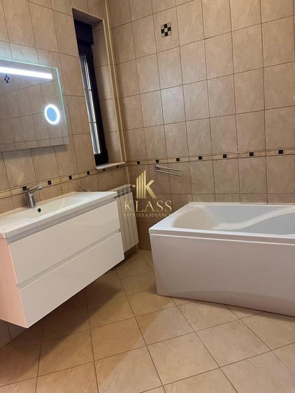 Casă individuală cu 13 camere cu Canalizare în Voluntari