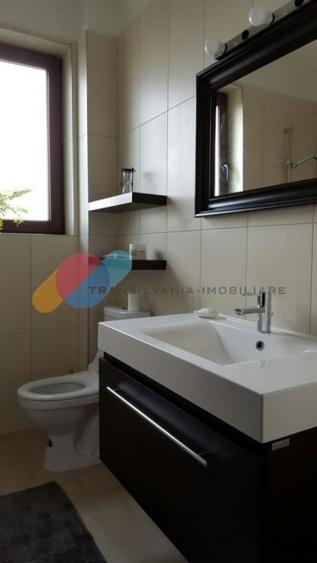 Apartament cu 3 camere semidecomandat în Mărăști