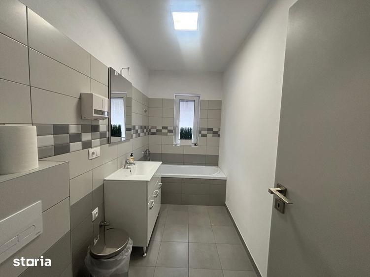 Casă cu 7 camere cu Teren 820 Mp în Central