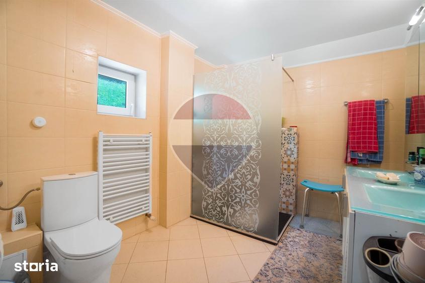 Casă cu 4 camere cu Teren 853 Mp în Moieciu