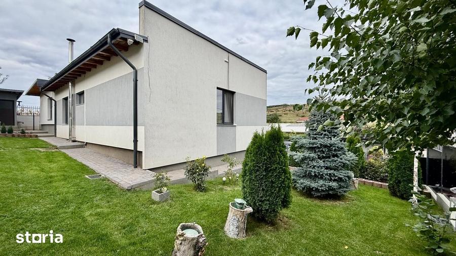 Casă cu 5 camere cu Teren 600 Mp în Aroneanu